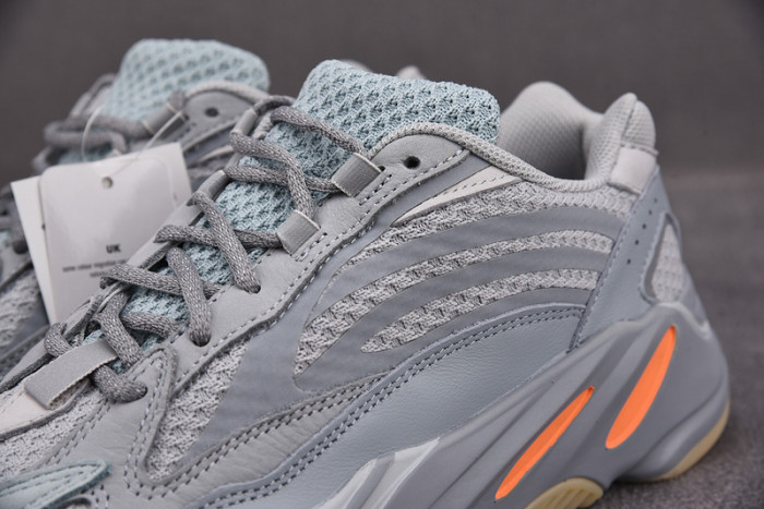 a*d*i*s Y**zy boost 700 v2 inertia fw2549