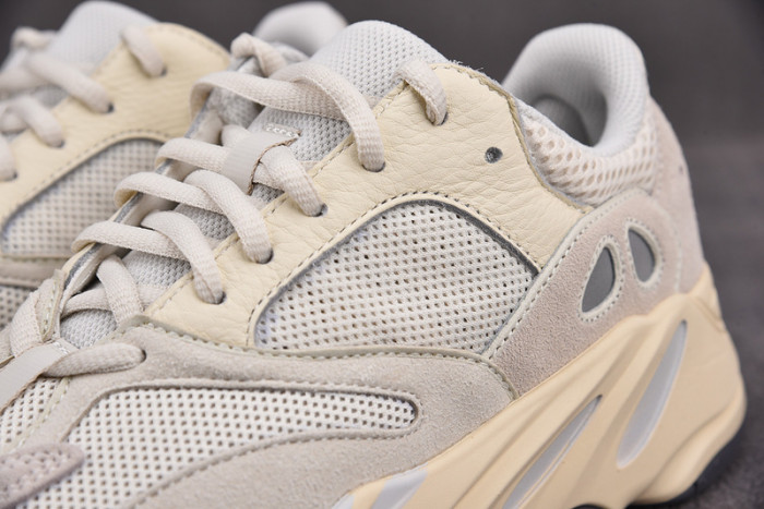 a*d*i*s Y**zy boost 700 analog eg7596