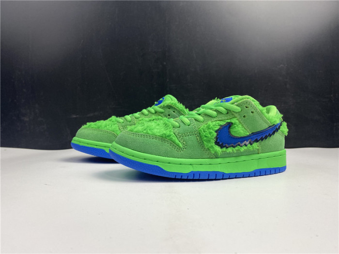 kids grateful dead x nike sb dunk low “green bear”