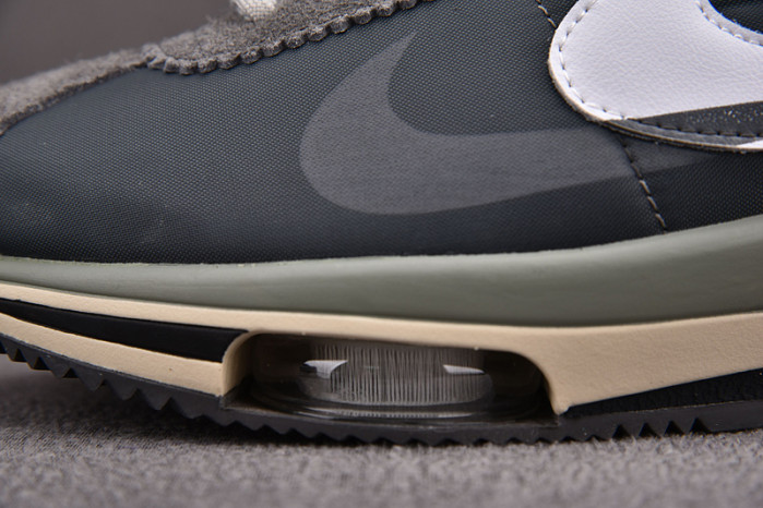 sacai x nike zoom cortez 4.0 dark grey white dq0581-001