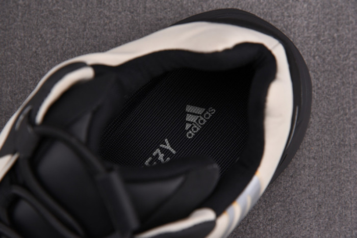 a*d*i*s Y**zy boost 700 mnvn bone fy3729