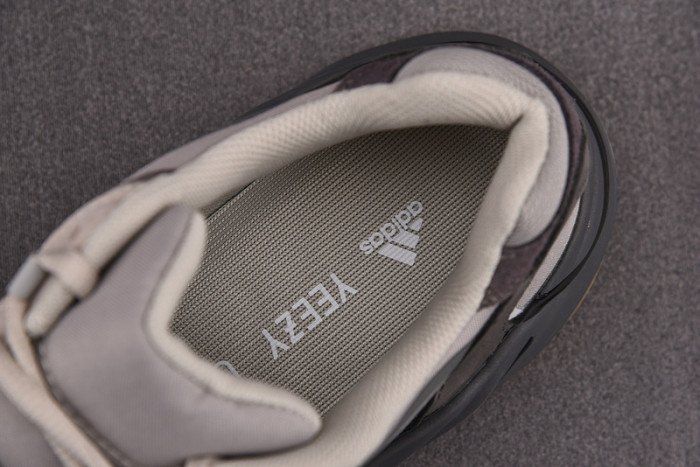 a*d*i*s Y**zy boost 700 v2 tephra fu7914