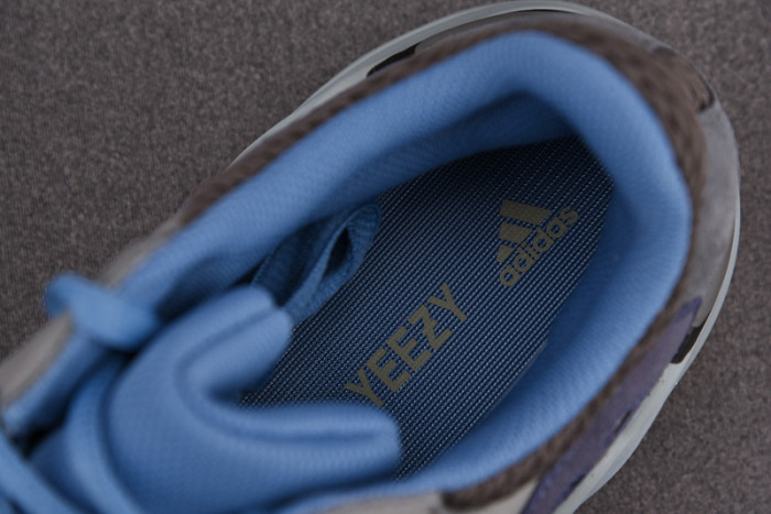 a*d*i*s Y**zy boost 700 carbon blue fw2498