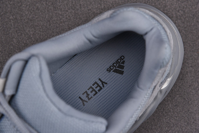 a*d*i*s Y**zy boost 700 v2 hospital blue fv8424