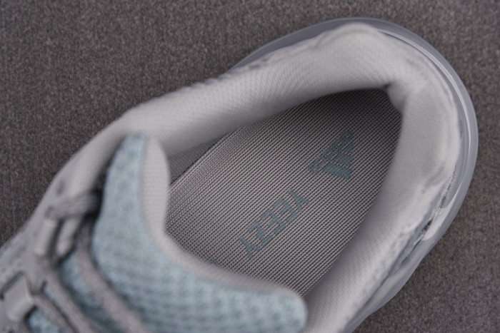 a*d*i*s Y**zy boost 700 v2 inertia fw2549