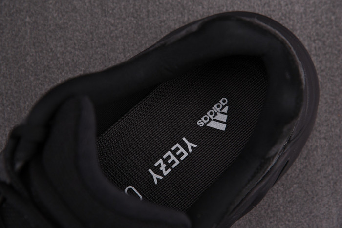 a*d*i*s Y**zy boost 700 v2 vanta fu6684