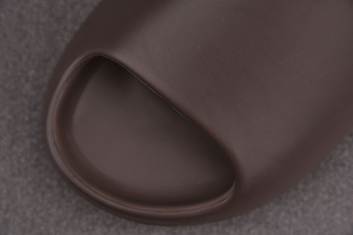 a*d*i*s Y**zy slide soot - g55495/gx6141