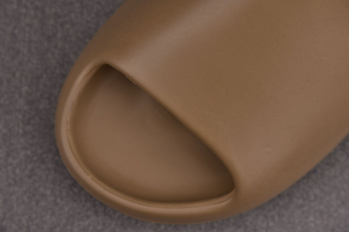 Y**zy slide earth brown fv8425