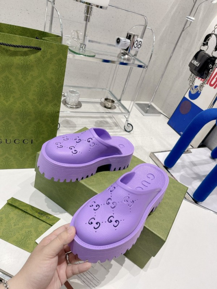 G*u*i slippers