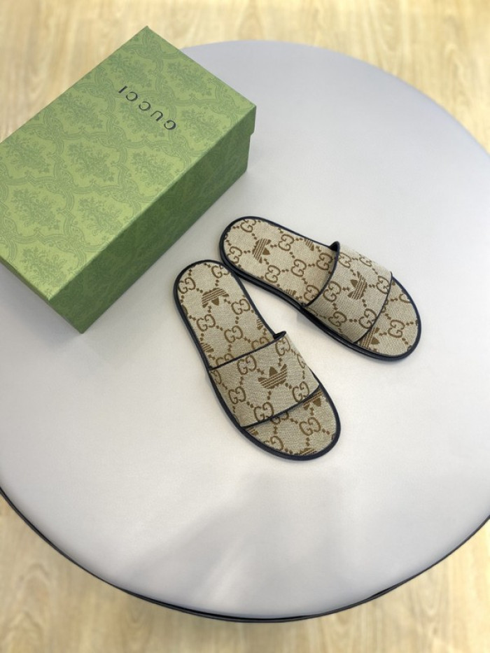 G*u*i slippers