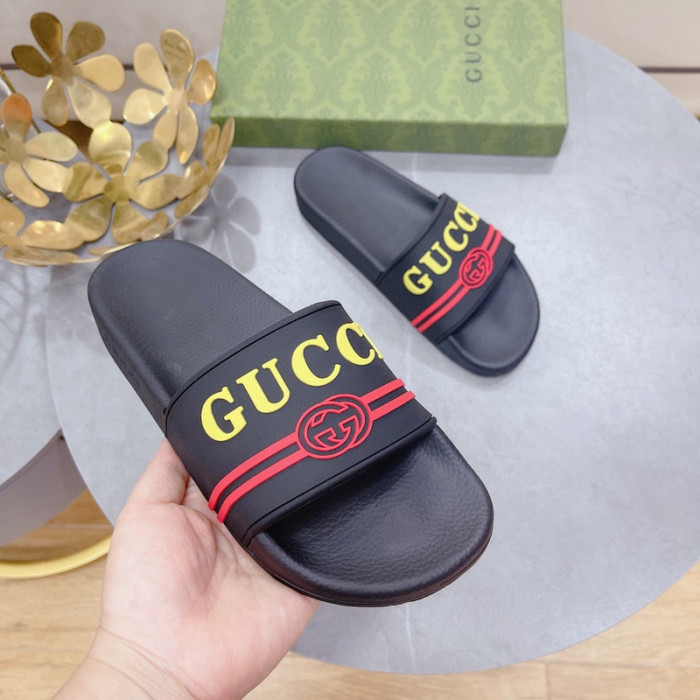 G*u*i slippers