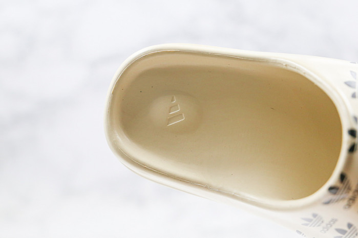 kanye west x a*d*i*s Y**zy slide“resin"