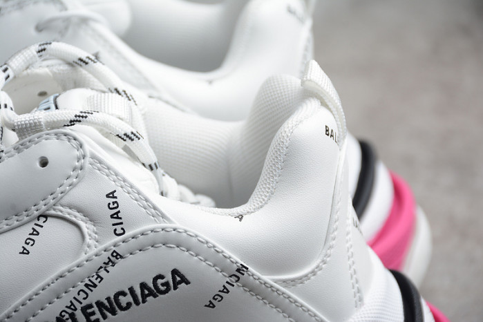 blcg sneaker triple.s allover logo 524039 w2fa4 9155