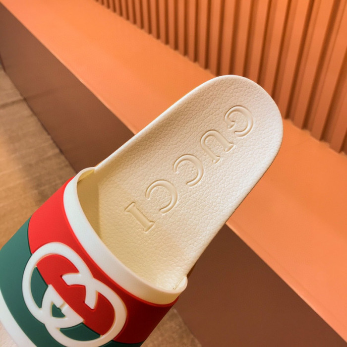 G*u*i slippers