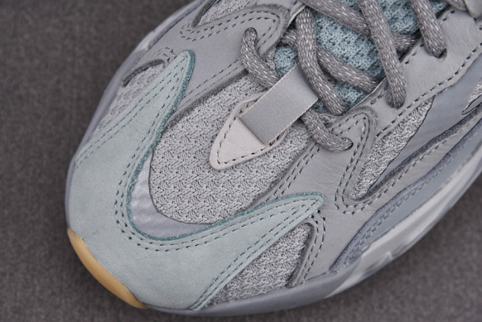 a*d*i*s Y**zy boost 700 v2 inertia fw2549