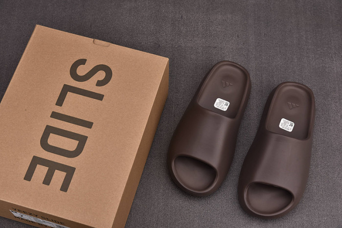 a*d*i*s Y**zy slide soot - g55495/gx6141