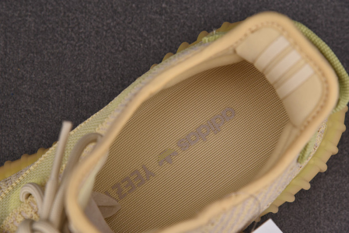 a didas Y**zy boost 350 v2 flax fx9028