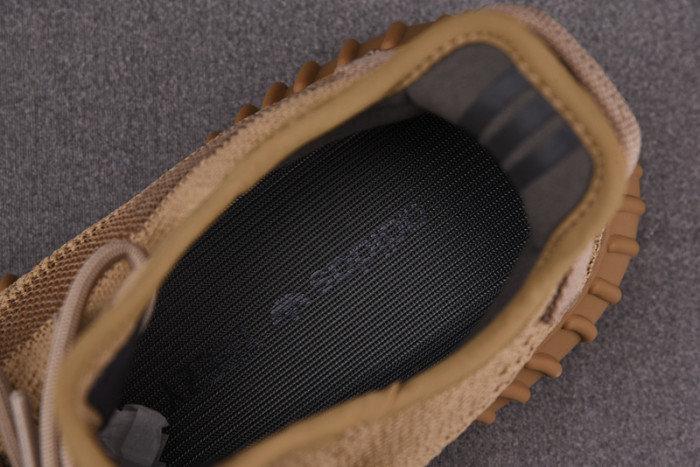 a*d*i*s Y**zy boost 350 v2 “marsh”fx9033