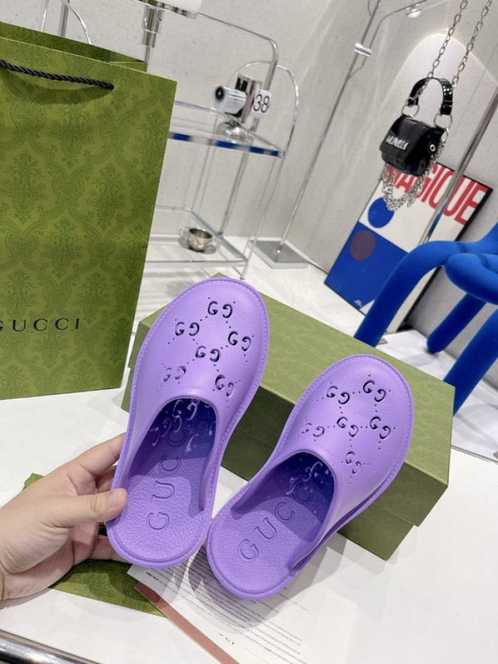 G*u*i slippers