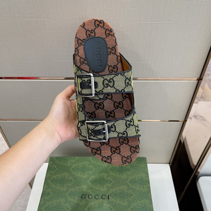 G*u*i slippers