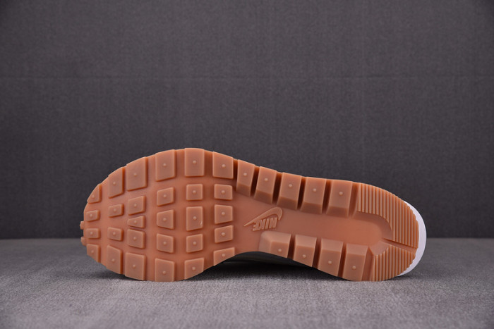 nike vaporwaffle sacai sail gum dd1875-100