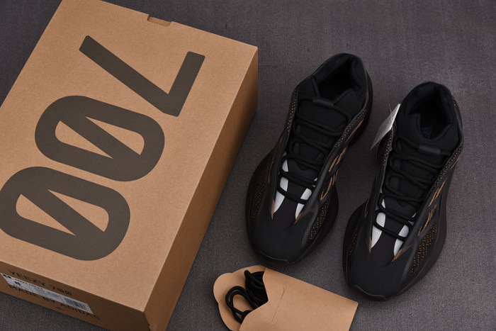 a*d*i*s Y**zy 700 v3 gy0189