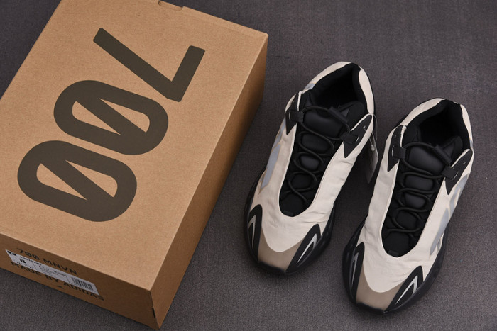 a*d*i*s Y**zy boost 700 mnvn bone fy3729