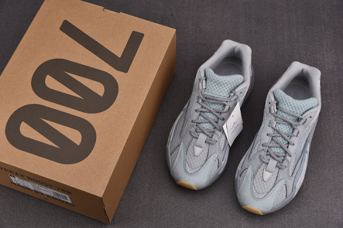 a*d*i*s Y**zy boost 700 v2 inertia fw2549