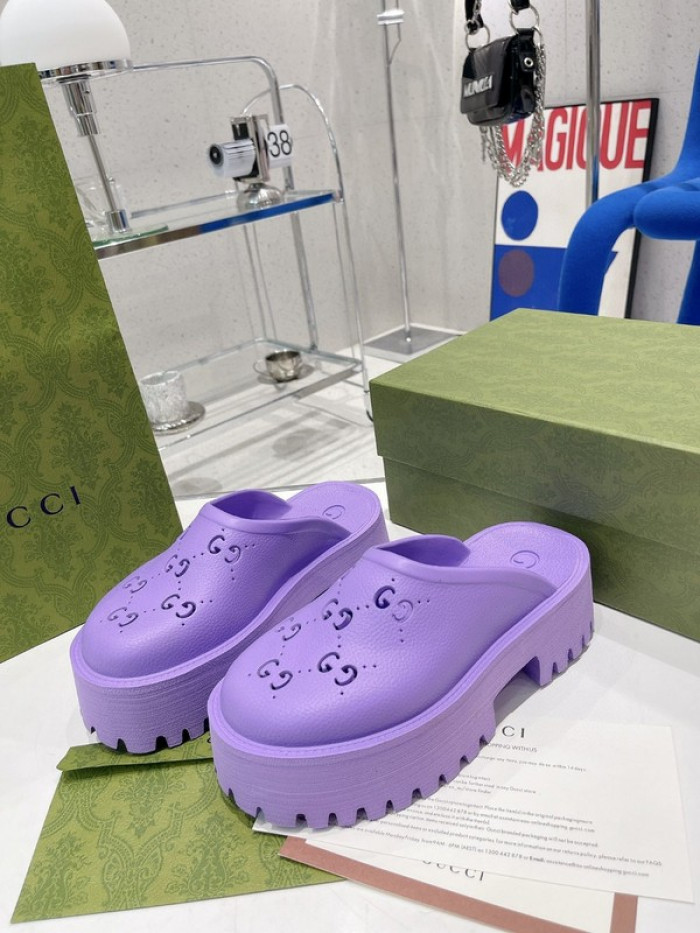 G*u*i slippers