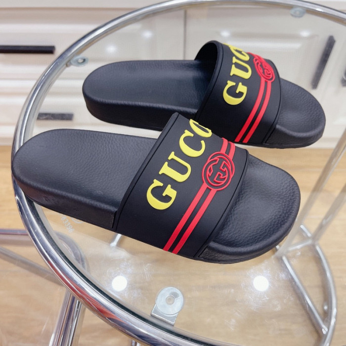 G*u*i slippers