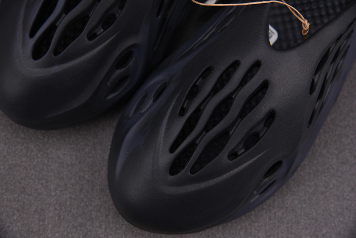 a*d*i*s Y**zy foam rnnr mineral blue gv7903