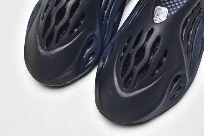 a*d*i*s Y**zy foam rnnr mineral blue gv7903