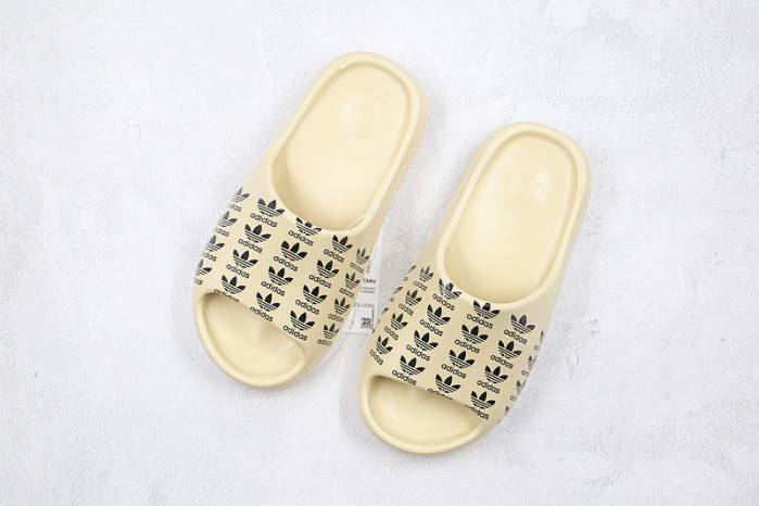 kanye west x a*d*i*s Y**zy slide“resin"