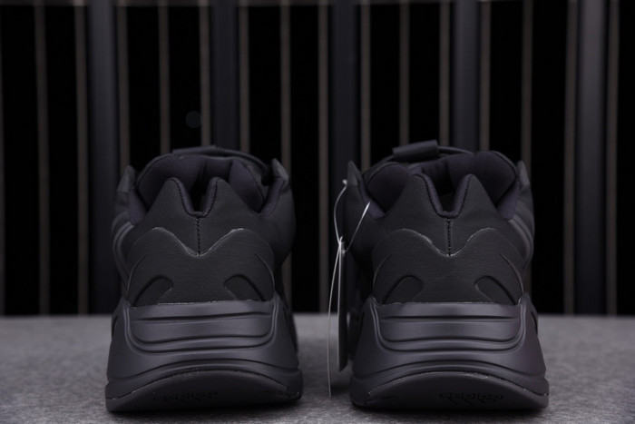 a*d*i*s Y**zy boost 700 mnvn triple black - fv4440