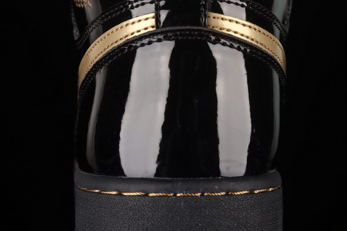 air jordan 1 retro high black metallic gold (2020) 555088-032