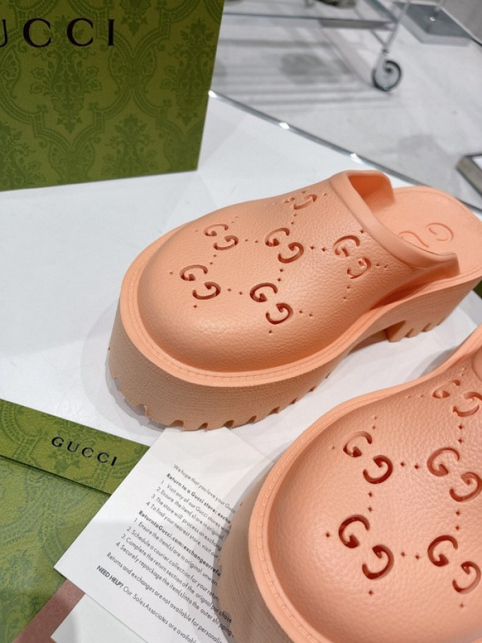 G*u*i slippers