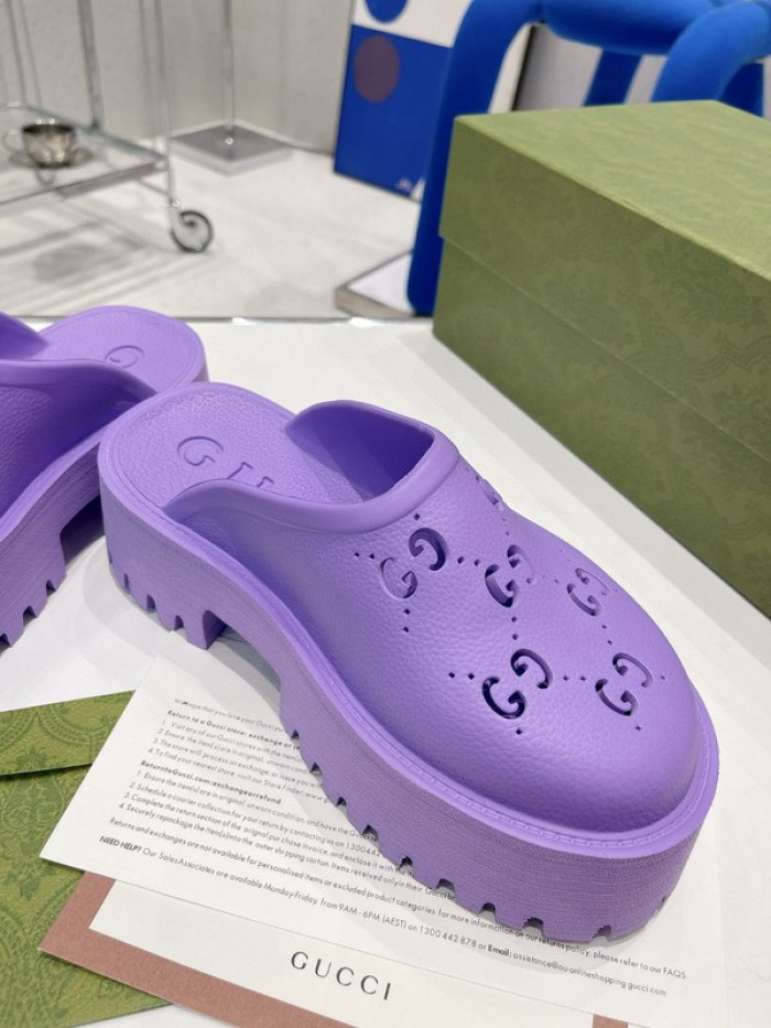 G*u*i slippers