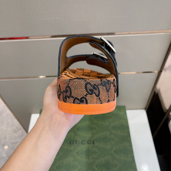 G*u*i slippers