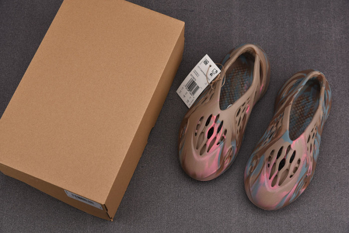 a*d*i*s Y**zy foam runner kids gy3969