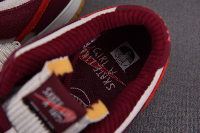 skate like a girl x nike sb dunk low dx4589-600