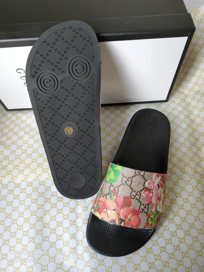 G*u*i slippers