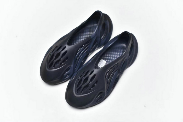 a*d*i*s Y**zy foam rnnr mineral blue gv7903