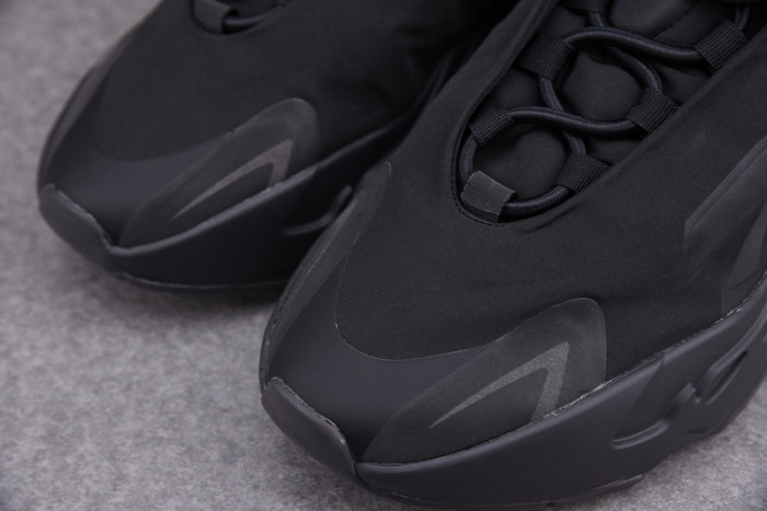 a*d*i*s Y**zy boost 700 mnvn triple black - fv4440