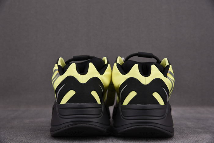 a*d*i*s Y**zy boost 700 mnvn phosphor fy3727