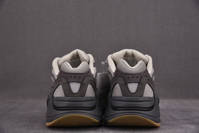 a*d*i*s Y**zy boost 700 v2 tephra fu7914