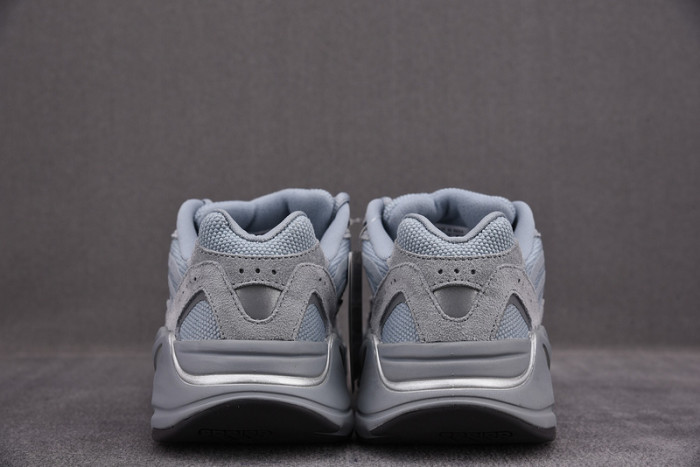 a*d*i*s Y**zy boost 700 v2 hospital blue fv8424