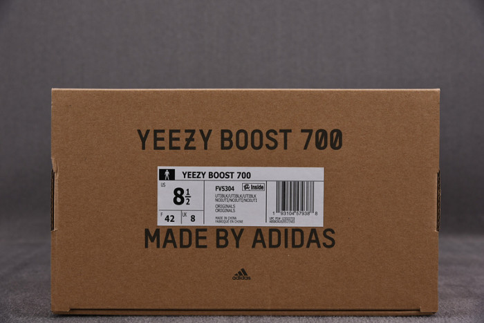 a*d*i*s Y**zy boost 700 utility black fv5304