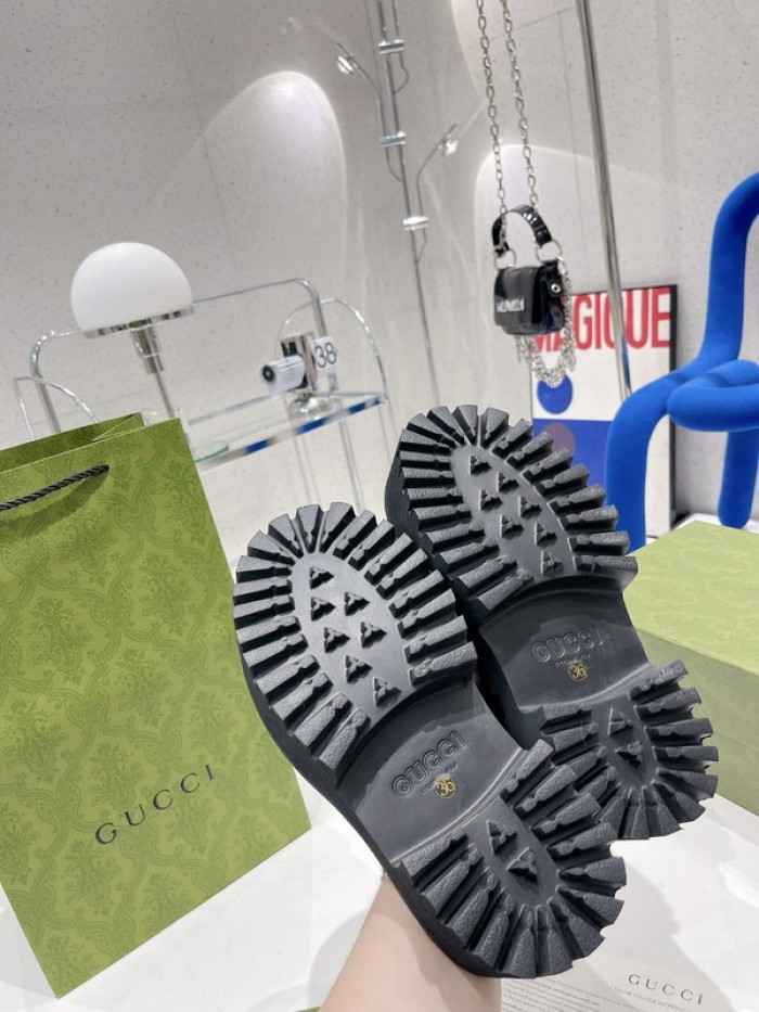G*u*i slippers