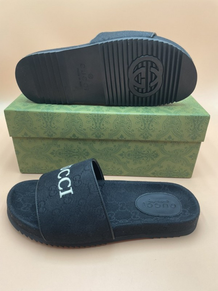 G*u*i slippers