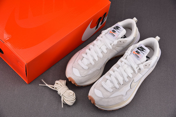 nike vaporwaffle sacai sail gum dd1875-100
